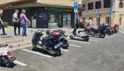Mopedele şi motocicletele sunt exceptate de la obligaţia de a fi dotate cu trusă medicală, triunghiuri reflectorizante şi extinctor