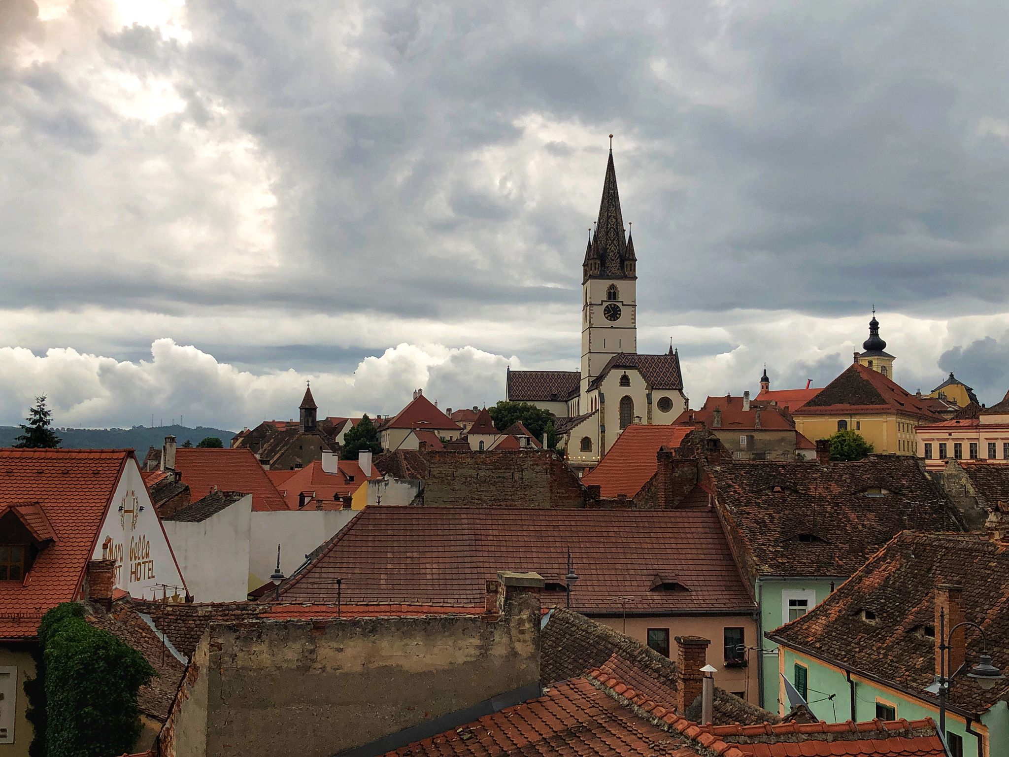 Vremea în weekend, la Sibiu: temperaturi de 22 de grade sâmbătă, duminică plouă