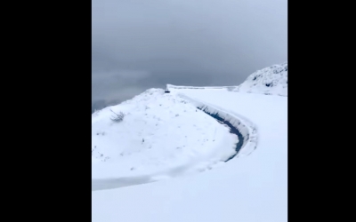 A nins pe Transalpina. Gheaţă şi zăpadă, pe carosabil