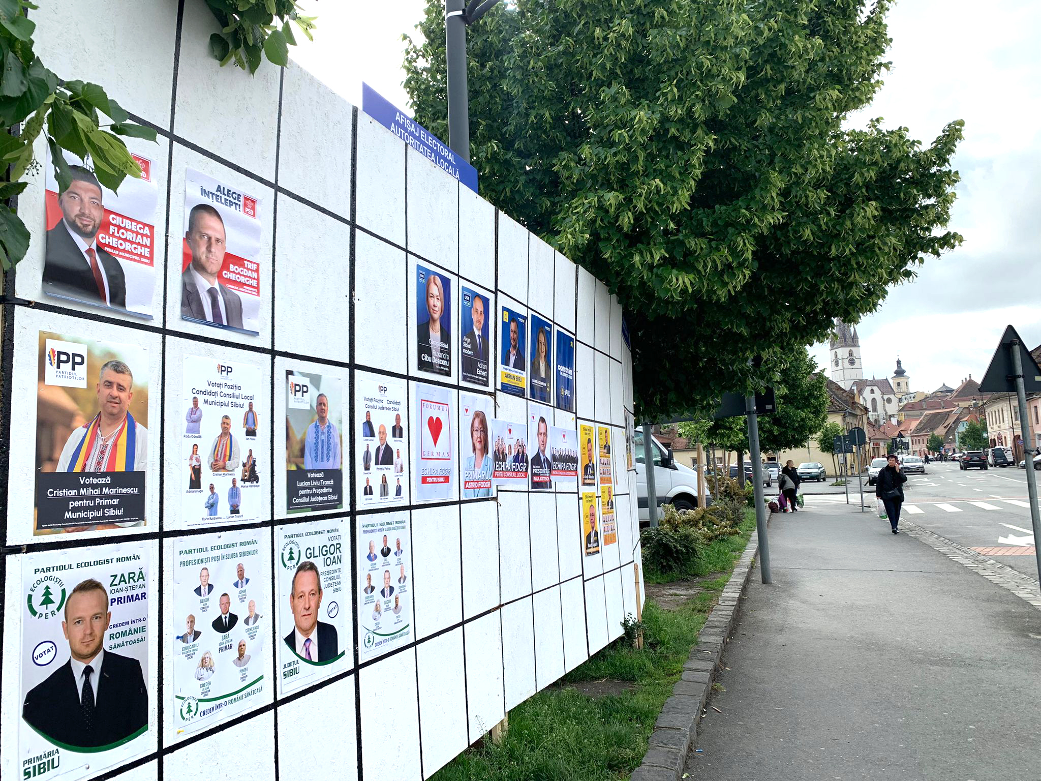 Un candidat la Primăria Sibiu, obligat să șteargă un film de pe rețelele de socializare. Spunea că este pe primul loc într-un sondaj