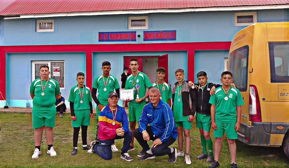 Școala din Turnu Roșu este vicecampioană națională la oină. Director: „Bravo băieți! La școala noastră se face performanță în educație și în sport!”