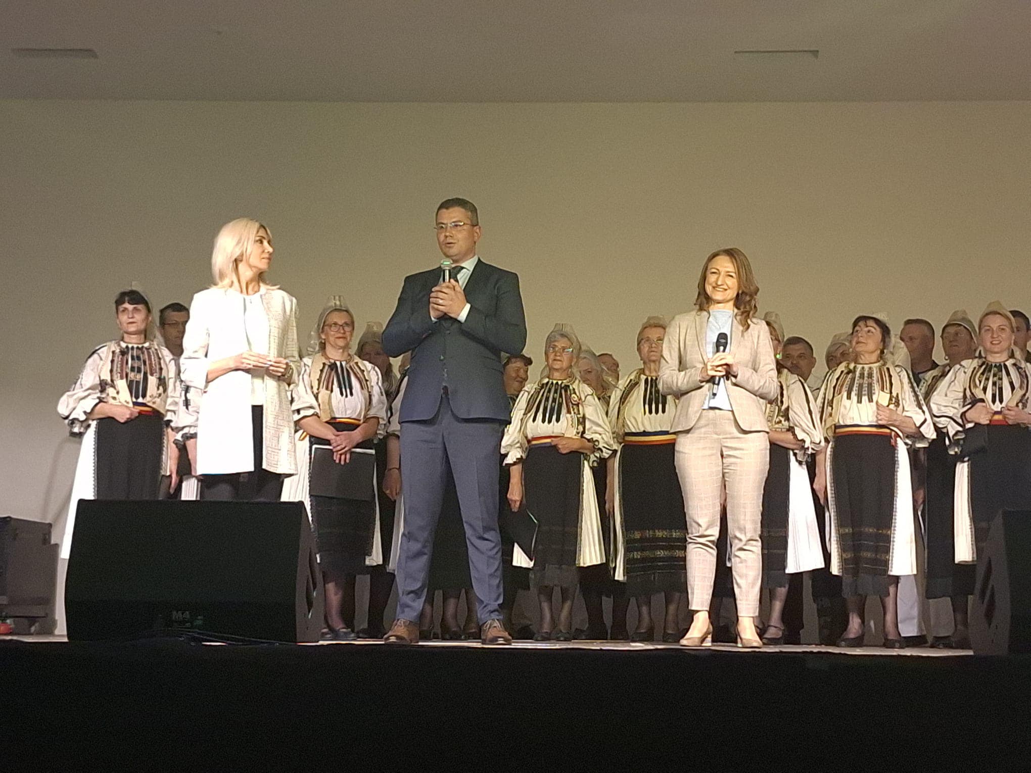 Spectacol folcloric la Săliște, reclamat de PSD că ar fi fost folosit electoral de către liberali: n-au avut suficiente probe