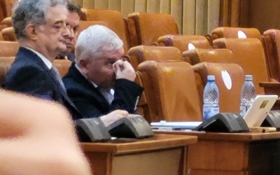 Deputatul Florin Roman susţine că ar fi fost lovit de Dan Vîlceanu, în Parlament.  „Voi depune plângere penală”
