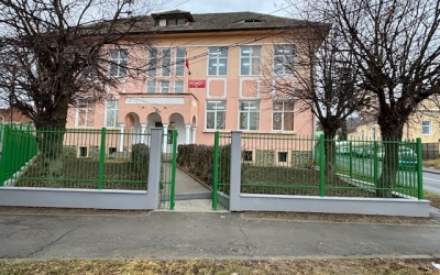 Acoperișul și curtea școlii nr. 11 din Gușterița vor fi reabilitate. Pe această temă au polemizat la începutul anului conducerea școlii cu primăria