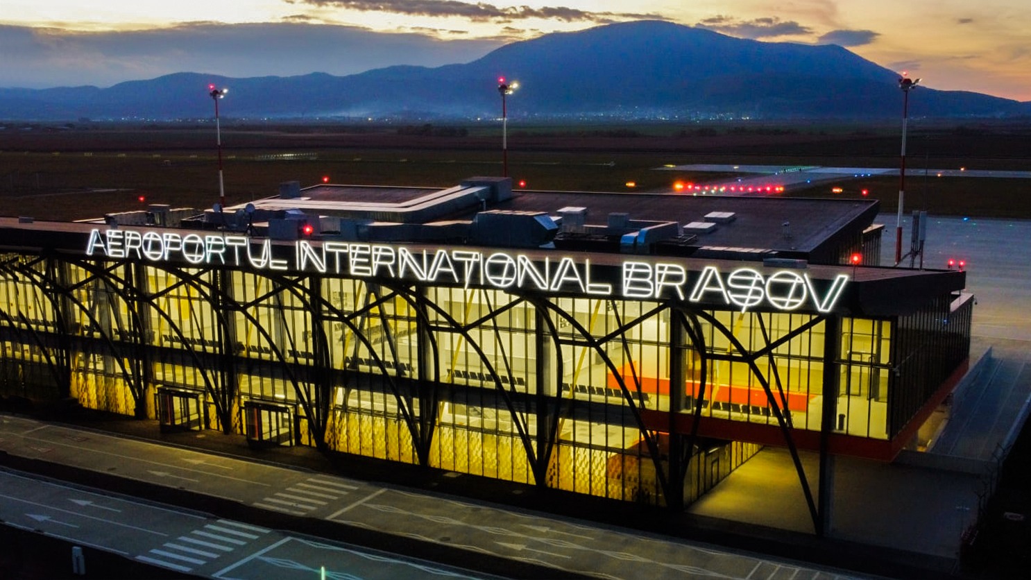 Aeroportul Braşov, pe minus în primul an de funcţionare. A avut venituri de 13,6  milioane de lei, din care 11,5 milioane au fost subvențiile de la Consiliul Judeţean Braşov