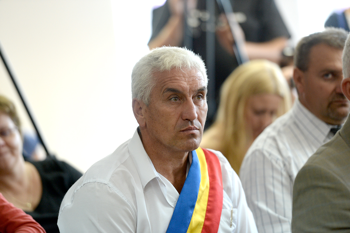 Primarul din Turnul Roșu, trimis în judecată la început de campanie. Candidat: „Am totul legal, altfel nu puteam ține două puști”