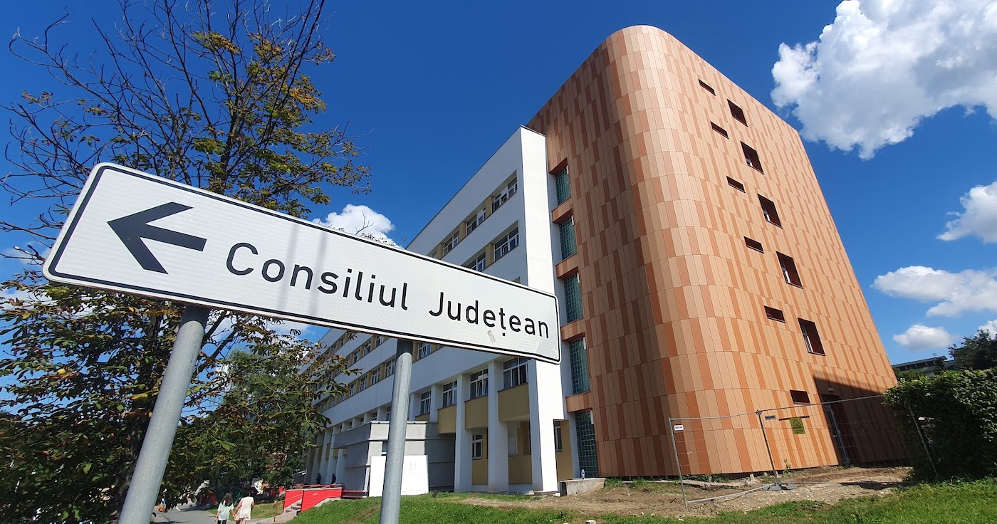 43 de milioane de lei: CJ Sibiu rostogolește în noul exercițiu financiar european patru proiecte neterminate din banii primiți pentru spitale, școli și drumuri