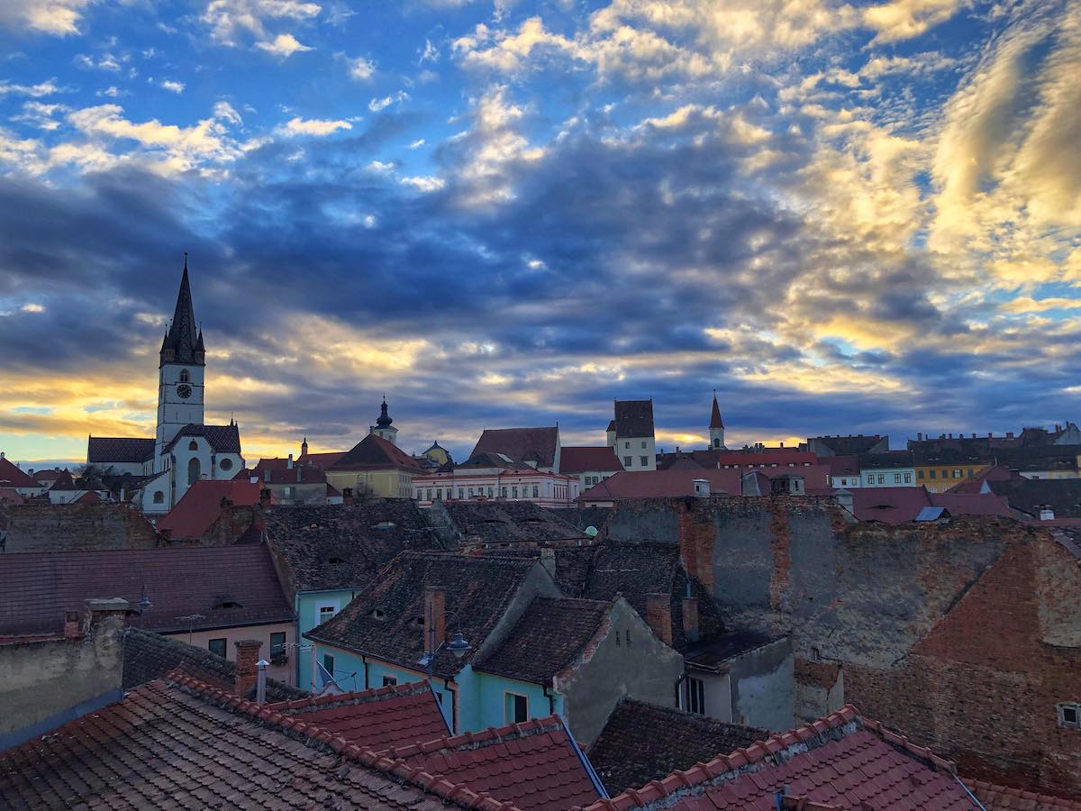 Cel mult 20 de grade, astăzi, în municipiul Sibiu. Averse de ploaie în județ