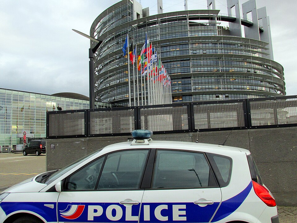 Poliția a efectuat percheziții în birourile Parlamentului European într-o anchetă „Russiagate”
