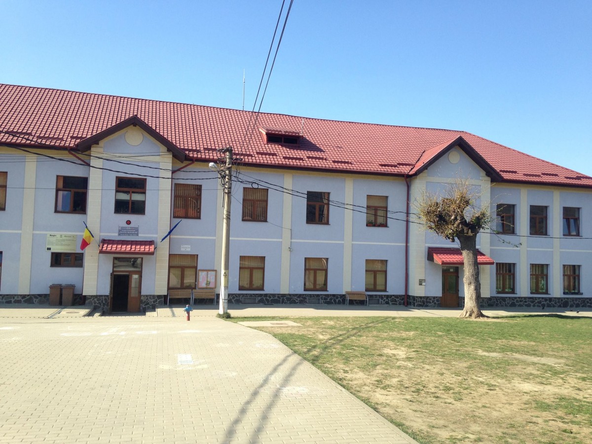 În 14 iunie va fi sărbătoare la Școala „Matei Basarab” din Turnu Roșu”. Zeci de profesori și directori din trecutul unității vor celebra 141 de ani de învățământ în comună