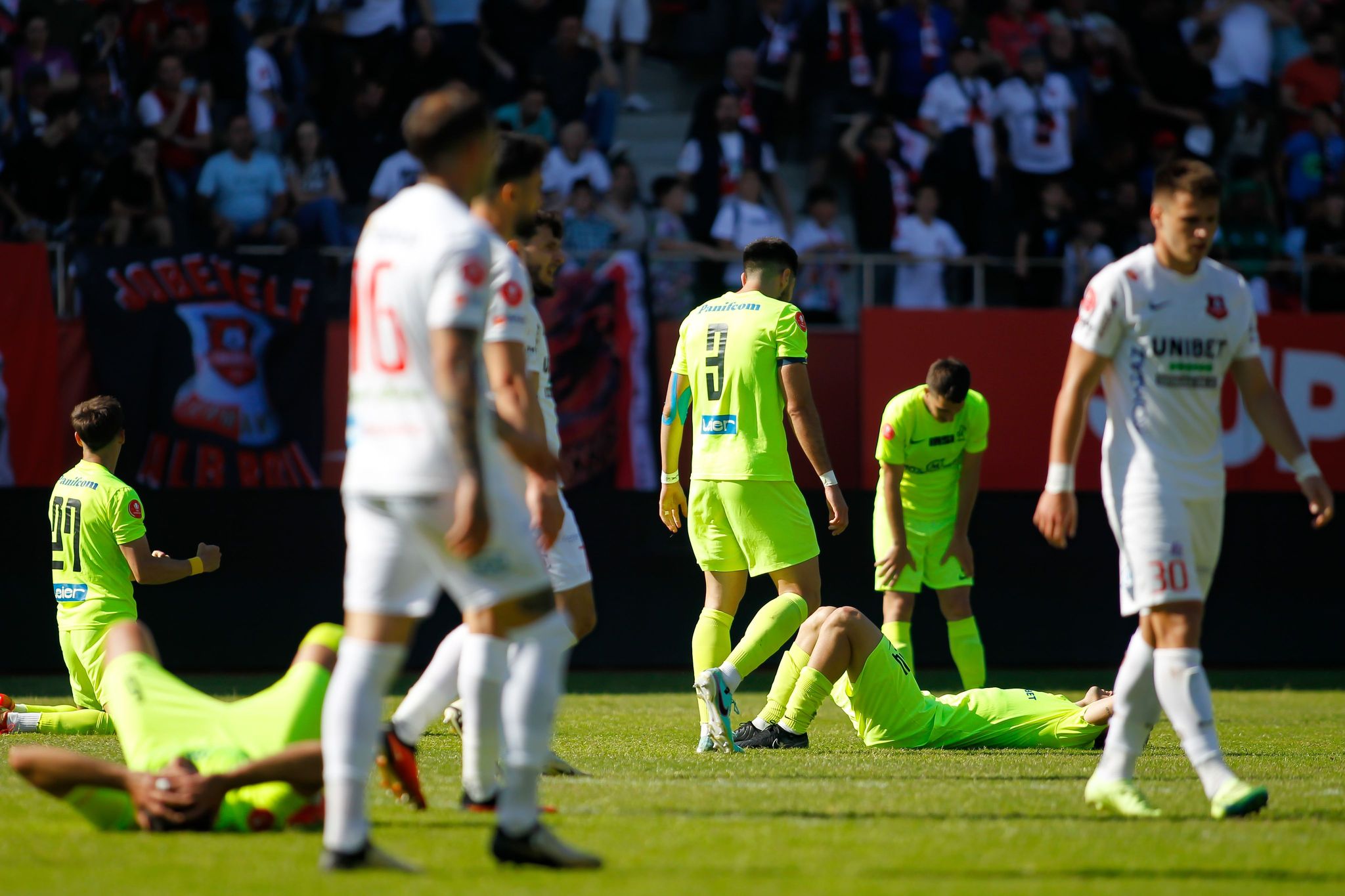 FC Hermannstadt, după acuzațiile de blat: dezaprobăm vehement ,,ipotezele” care susțin că ,,ne-am dori să retrogradeze Dinamo București și de aceea am pierdut cu Poli Iași”