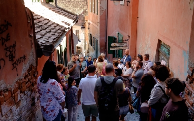 Flori pe scări, festivalul care reînvie Orașul de Jos, revine în acest weekend la Sibiu: vrem să arătăm turiștilor un oraș dinamic, proactiv, care își promovează oamenii ce contribuie la evoluția lui