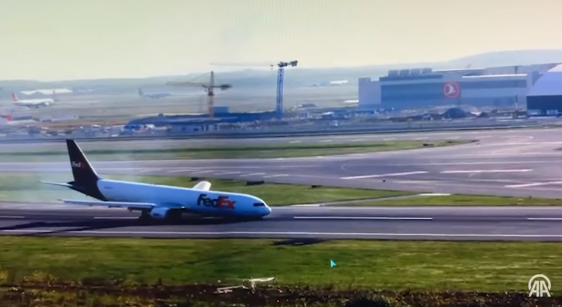VIDEO Turcia: Un avion-cargo a aterizat de urgenţă la Istanbul
