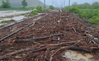 ACTUALIZARE 11 gospodării inundate la Ighișu Nou. O viitură oprește temporar circulația trenurilor între staţiile Valea Lungă (Alba) şi Copşa Mică