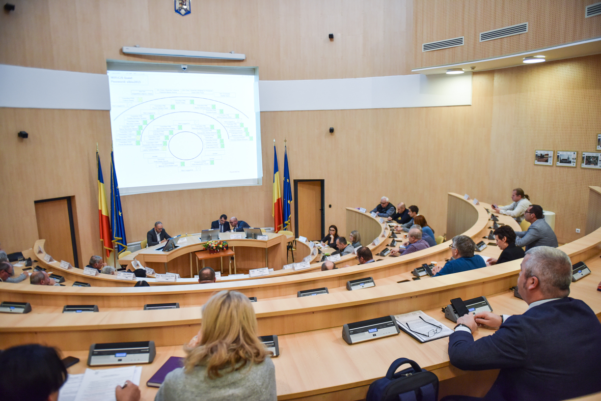 10 consilieri PNL în viitorul Consiliu județean Sibiu. Liberalii au pierdut 8. AUR intră în forumul județului cu 4 consilieri, iar FDGR tot cu 5