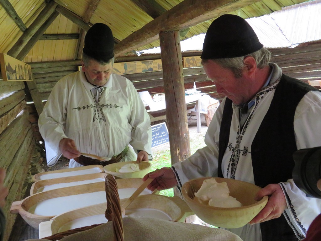 Sibienii, invitați să deguste ciorbă de salată și varză călită cu cârnați, la Muzeul Astra. Preparatele vor fi gătite de gospodari de la Râu Sadului