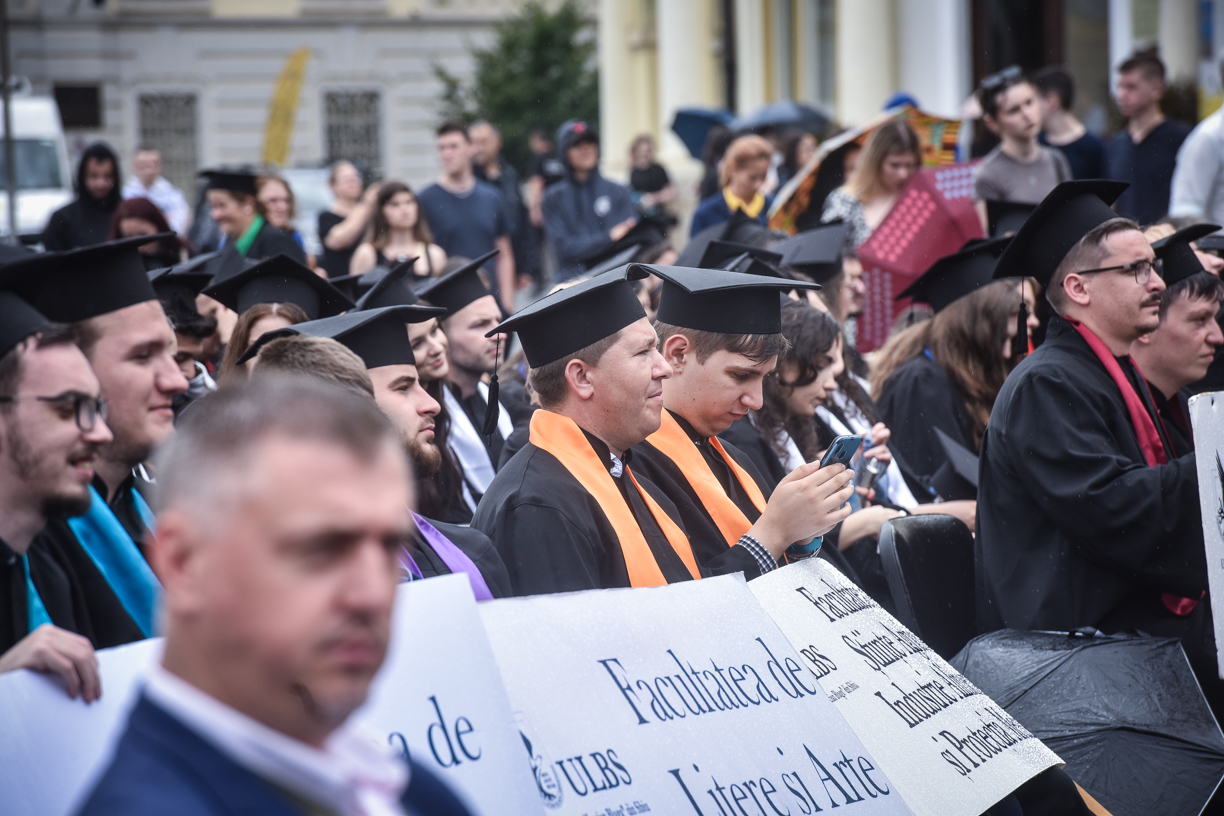Inflația lovește educația: ULBS a crescut taxele la toate programele și la toate formele de învățământ