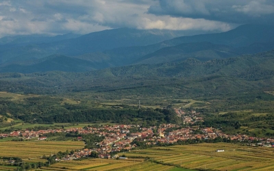 Făgăraș Fest va avea loc anul acesta în comuna Racovița, pe Valea Moașei. Concert cu Lupii lui Calancea și Surorile Osoianu, tururi ghidate și proiecție de film
