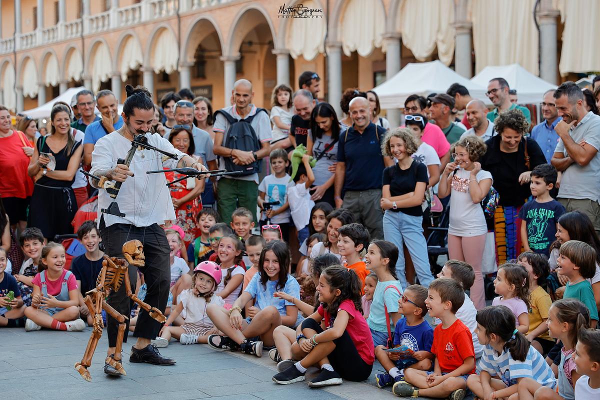 „Comunismul pentru bolnavi mintal”, „Chișinăul seara” sau discuții cu Mihail Barîșnikov și Tim Robbins, concerte cu Holograf și Compact. Sute de evenimente cu acces gratuit la FITS-2024