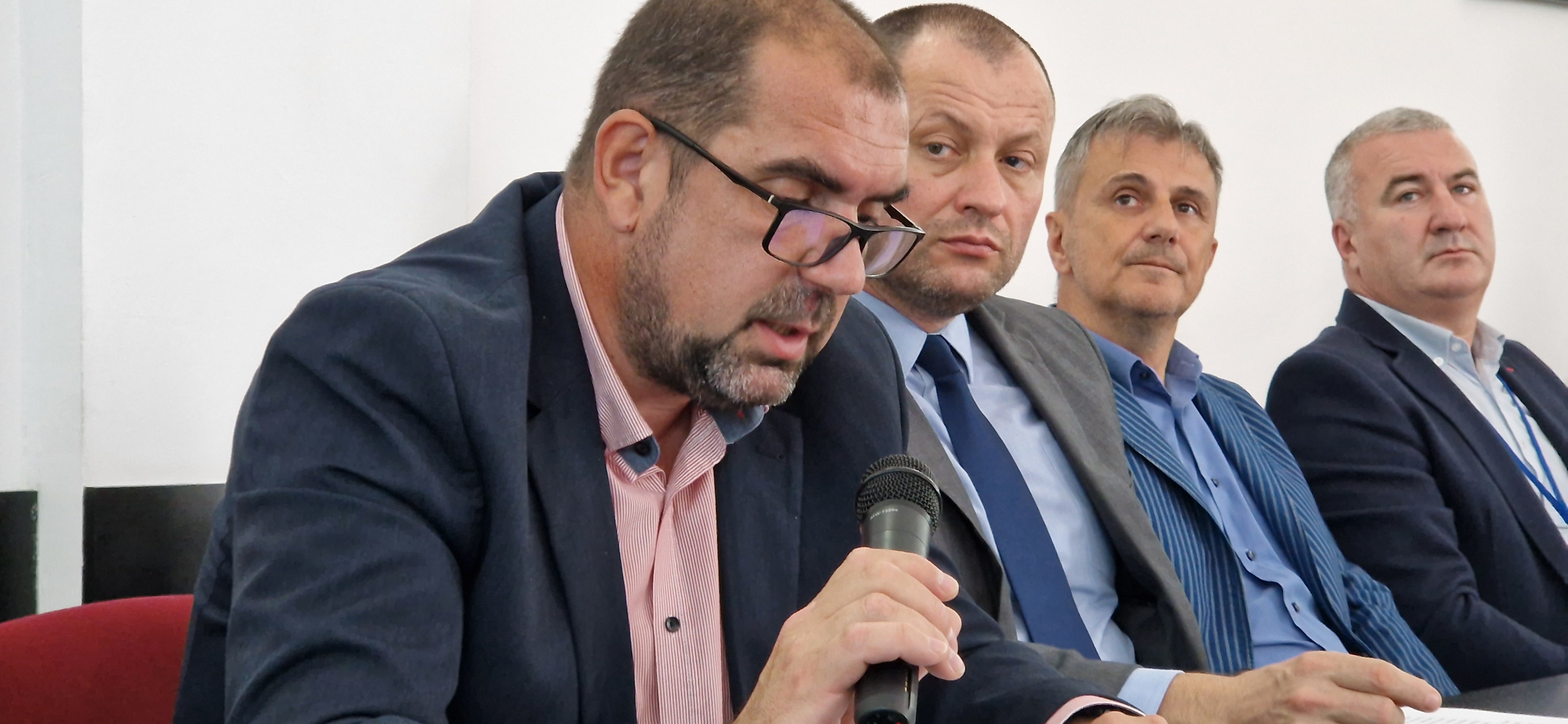 Prime de 1.000 de lei, până la 12.500 de lei, pentru absolvenții promoției 2024 dacă se încriu la AJOFM să-și găsească un job