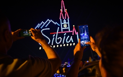 Cum va arăta prima zi de FITS: gală de deschidere la Casa Altemberger, concert Holograf în Piața Mare, show cu drone în Piața Teatrului