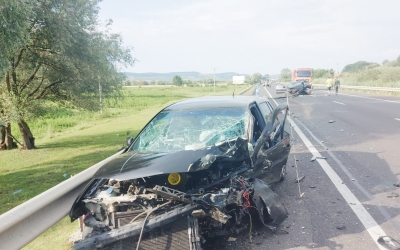 Accident frontal cu două mașini pe Centura Avrigului. Un tânăr de 22 de ani din Cârța a pătruns pe contrasens