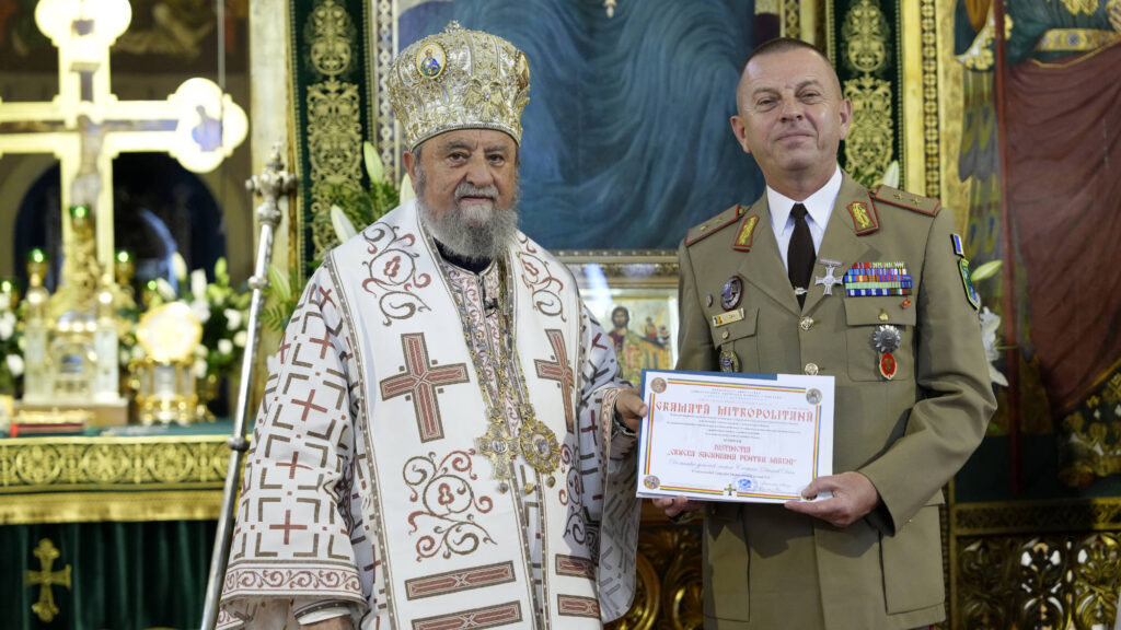 Centru Social „Sfânta Treime”, inițiat pe ÎPS Laurențiu Streza, a fost inaugurat de Hramul Catedralei din Sibiu. Mai multe oficialități au primit distincția „Crucea şaguniană pentru mireni”