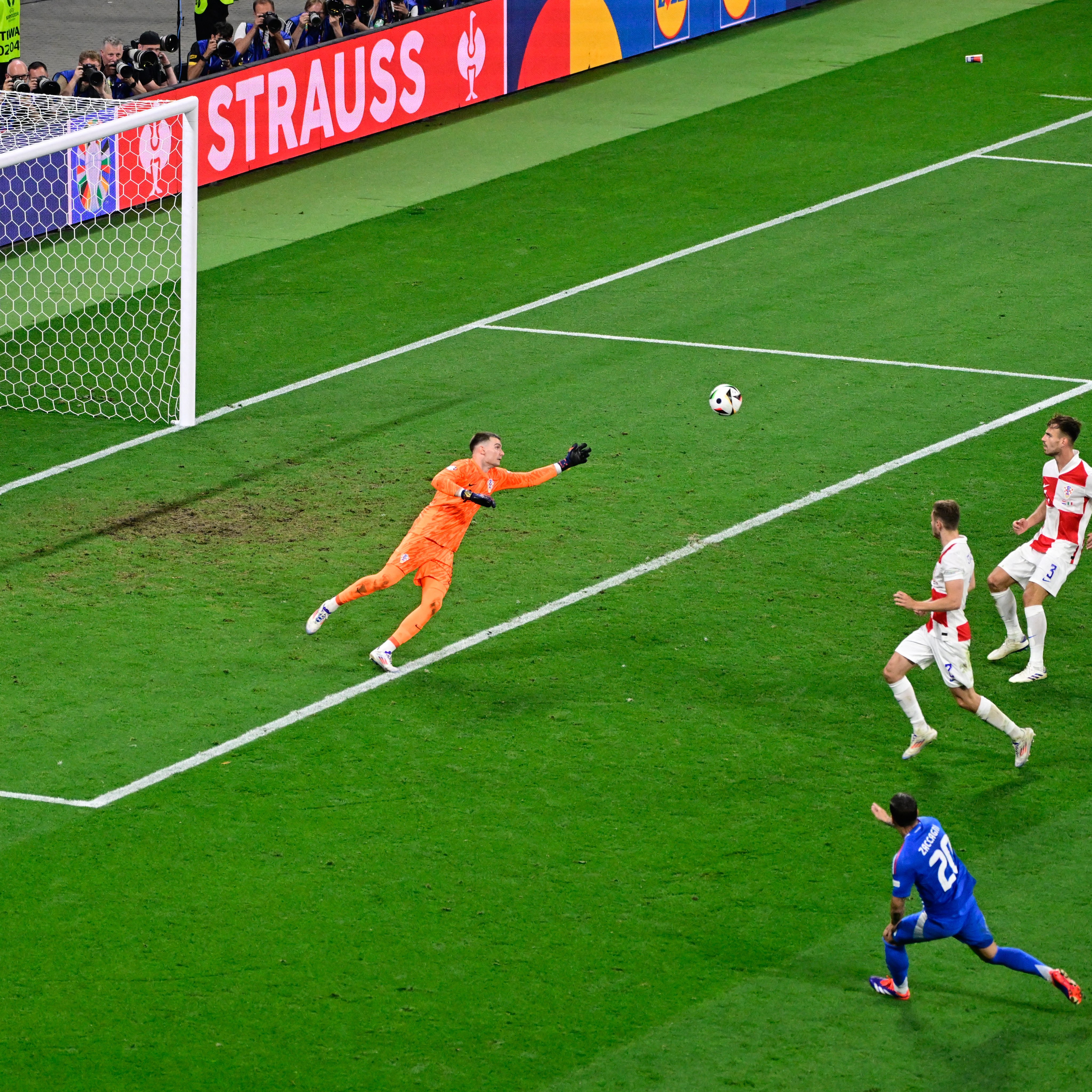 Germania și Spania sunt primele echipe calificate în optimile Euro 2024 de pe primul loc în grupele A și B. Elveția și Italia le urmează, iar Ungaria mai așteaptă