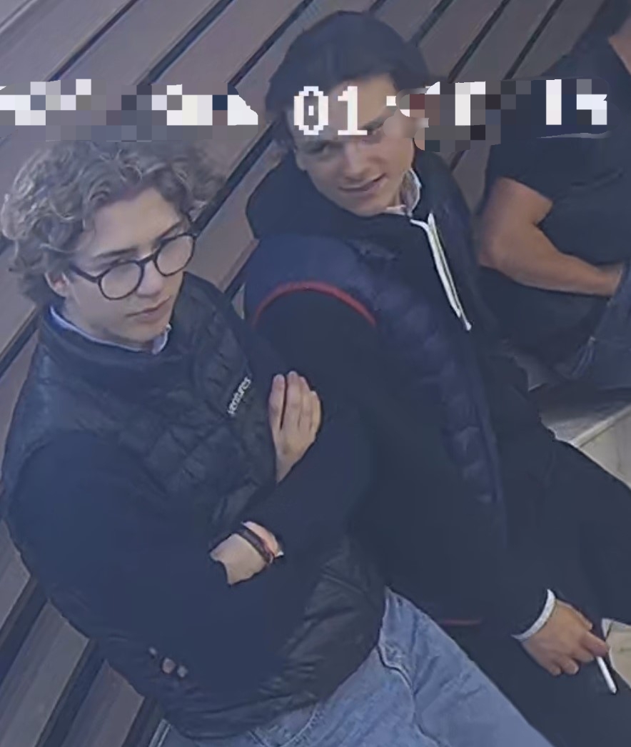 Poliția Sibiu caută doi tineri care sunt bănuiți că au furat o mașină de pe str. Someșului și apoi au abandonat-o