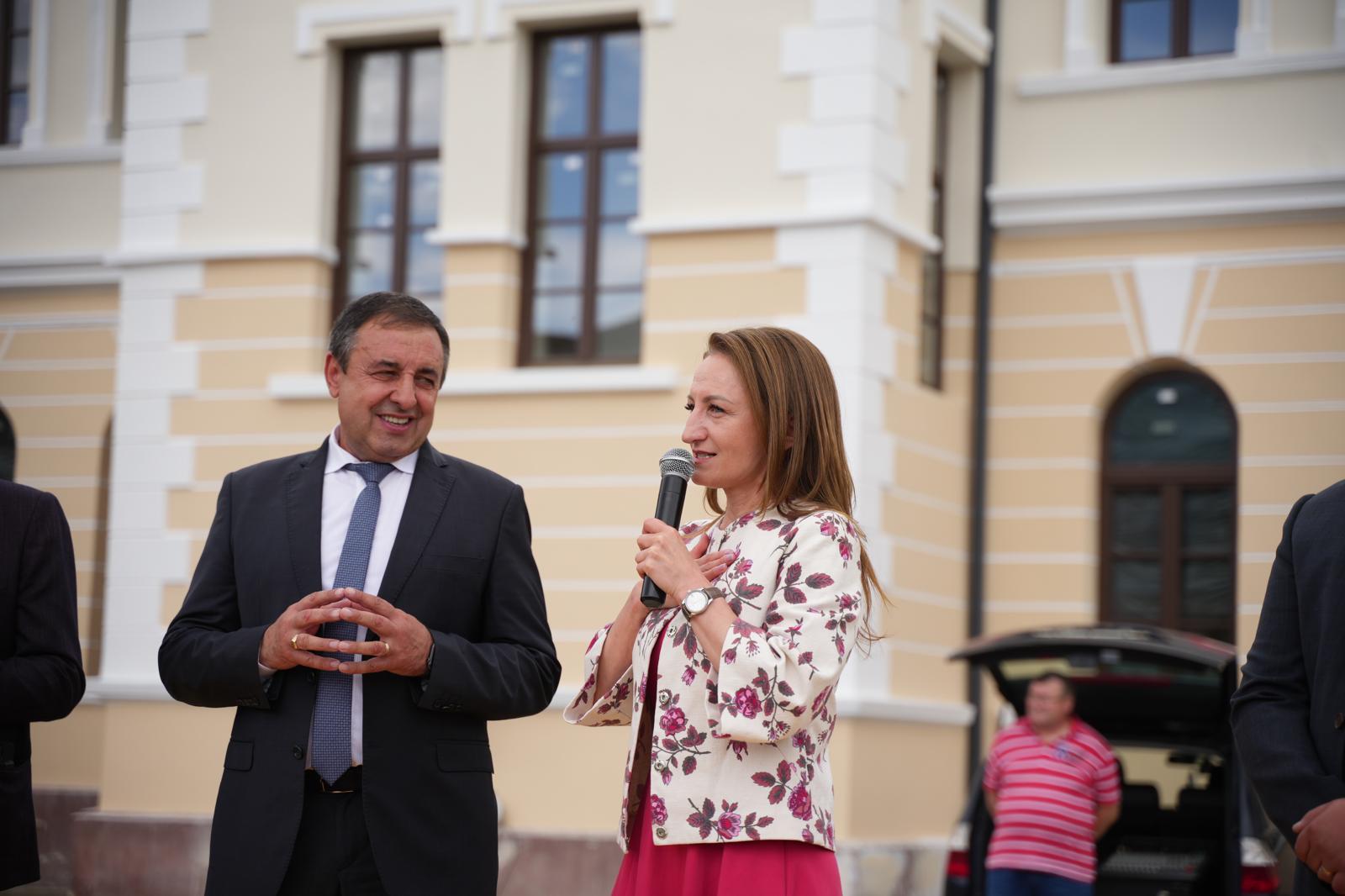 Daniela Cîmpean: „Gura Râului are bani alocați și un program clar pentru introducerea rețelei de gaz metan. Primarul Călin va fi cel care va aduce un plus de confort gurănilor!”
