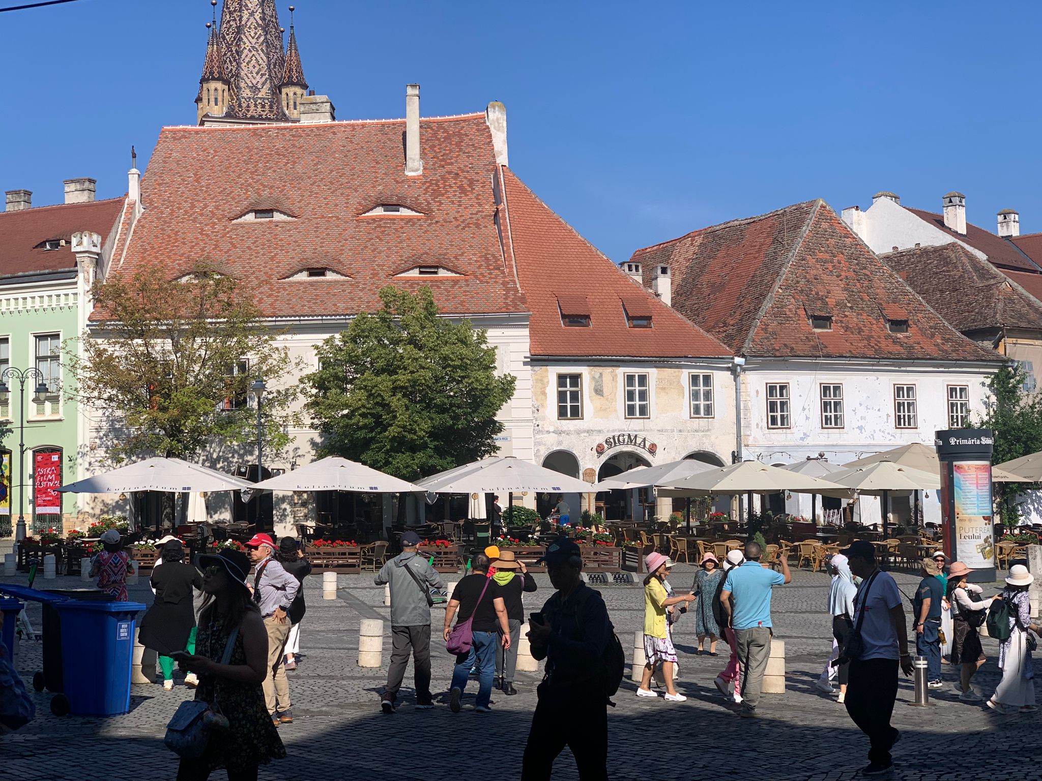 Au revenit turiștii din Asia în Sibiu: ”Văd România în 4 zile”. ”Nu avem suficienți ghizi pentru toți”