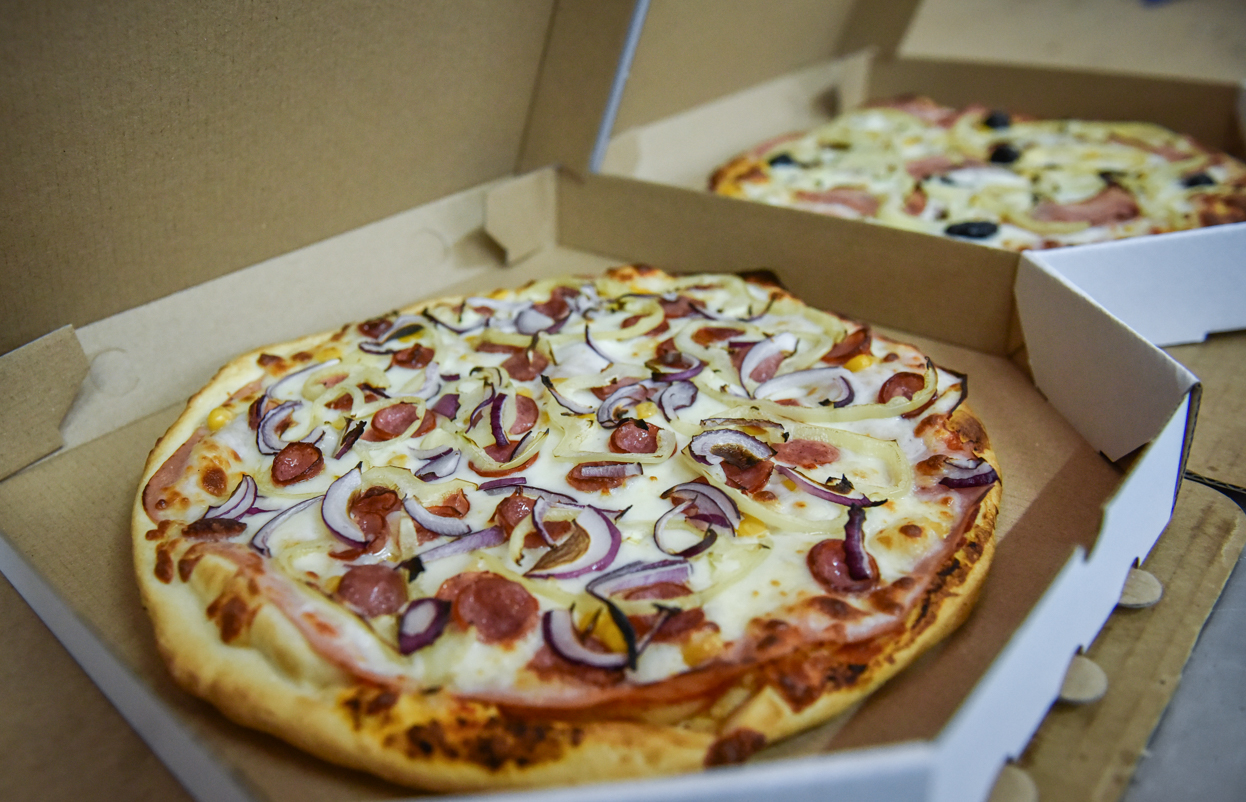 Pizza pentru zece persoane cu 140 de lei. Bada Bing, o nouă pizzerie în Sibiu