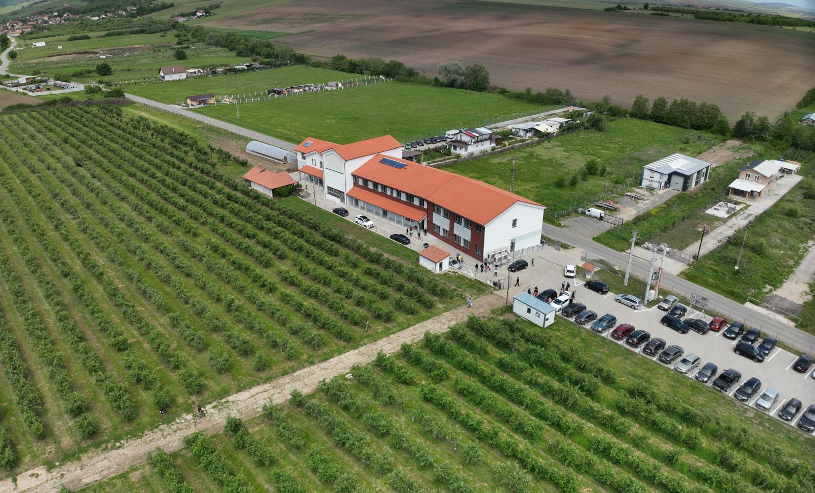 „Putem să facem destul de multe lucruri cu ce avem acum. De exemplu, să obținem must de bere”. ULBS a inaugurat Ferma Didactică de la Rusciori