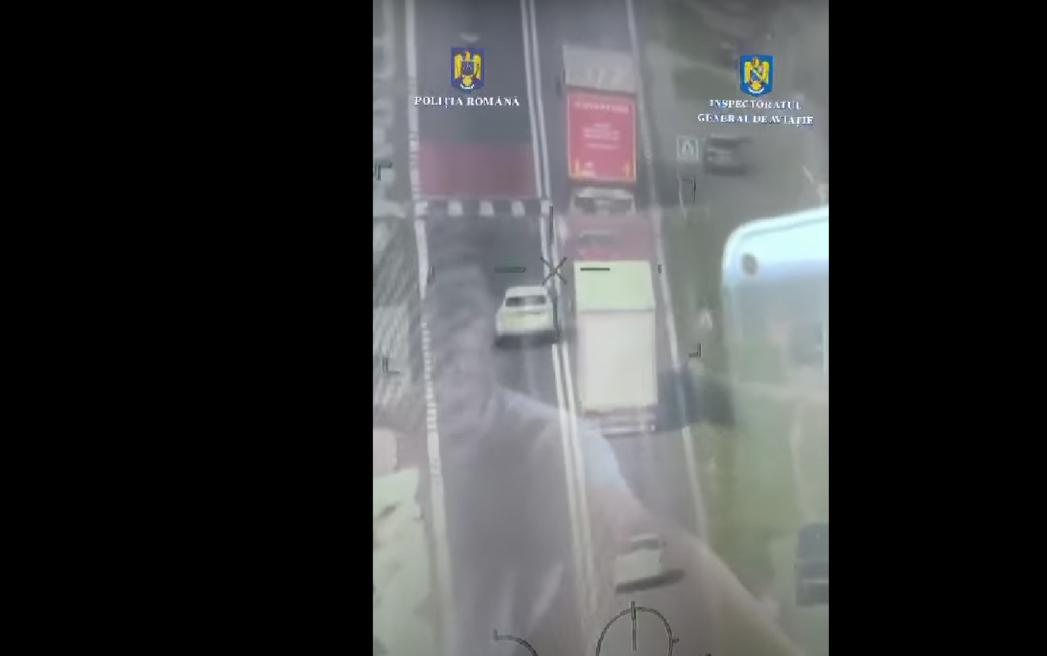 Un șofer a fost filmat din elicopter pe DN 7 depășind pe linie continuă, în zona unei treceri de pietoni. 4 șoferi au fost opriți imediat, fiind considerați un pericol în trafic