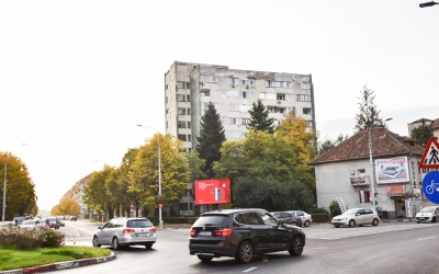 Contract semnat: Blocul cojit din centrul Sibiului va fi reabilitat alături de alte 21 de clădiri din oraș
