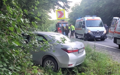 Două auto-accidente la interval de câteva ore: un motociclist de 16 ani și un șofer de 77 de ani
