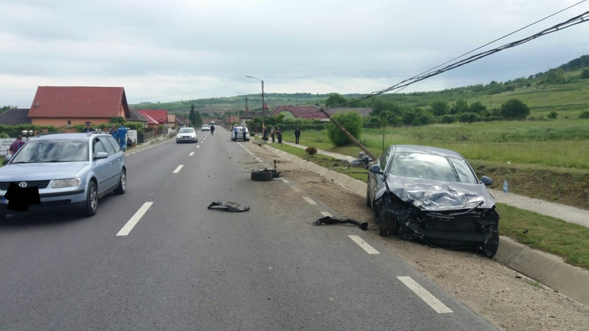 Cinci victime după o ciocnire frontală între două mașini pe DN14, lângă Copșa Mică