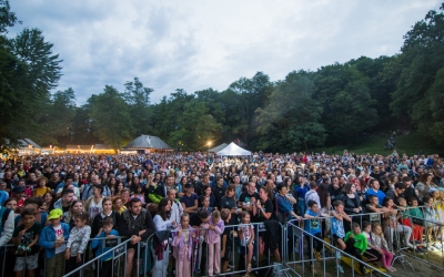 Vinul, sărbătorit 3 zile în Muzeul Astra. Peste 100 de arome de vin, concerte cu Andia, Șuie Paparude și Vank și mâncare delicioasă sunt rețeta weekendului perfect la Sibiu