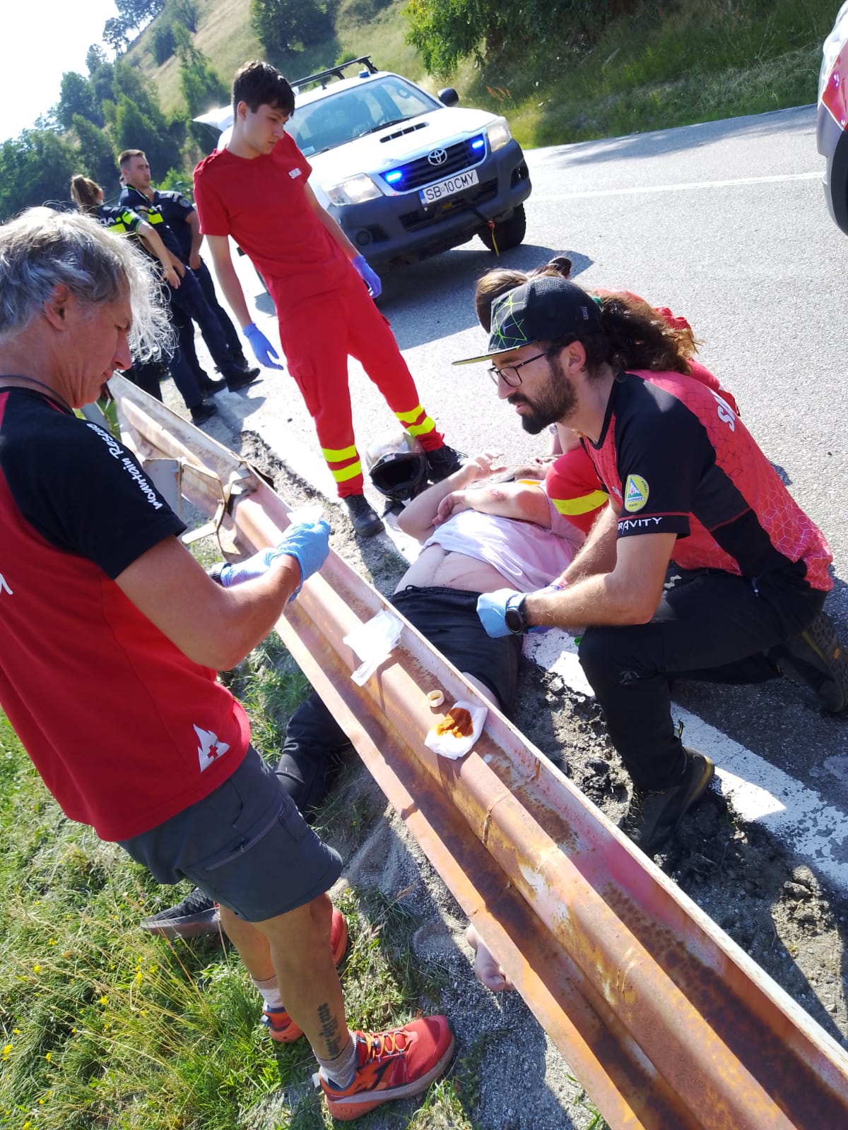 Un motociclist s-a dezechilibrat în Păltiniș după ce o albină i-ar fi intrat în cască