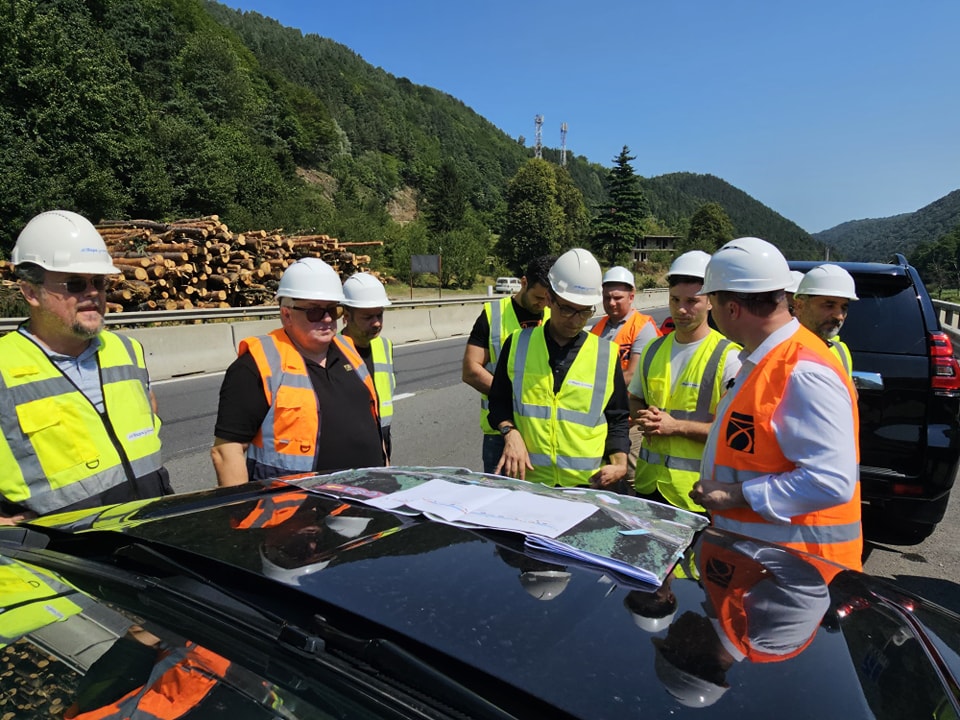 Ritmul de lucru pe Valea Oltului este „bun”, spune directorul CNAIR. „Am solicitat antreprenorului turc suplimentarea numărului de utilaje şi muncitori”