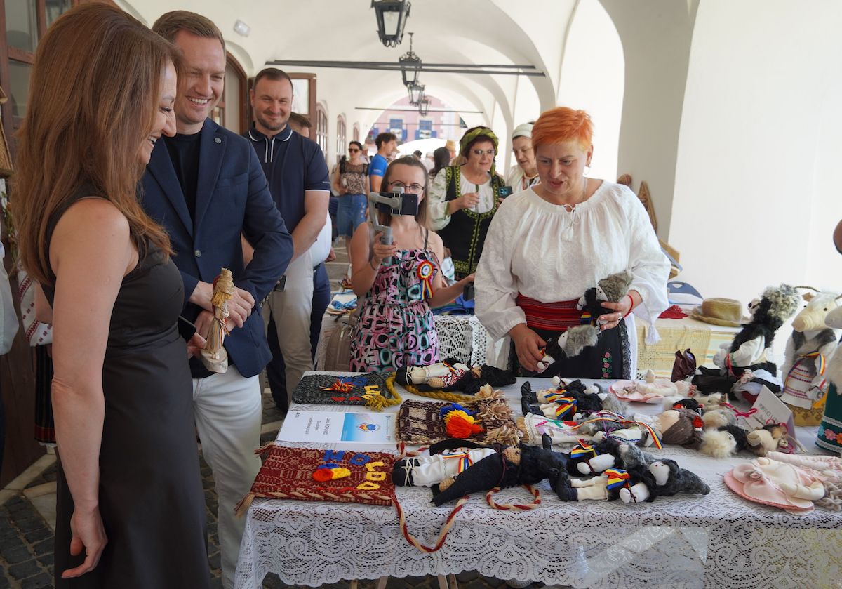 Cultura, gastronomia și meșteșugurile creează noi punți între județul Sibiu și patru raioane ale Republicii Moldova. Daniela Cîmpean: „Prin cultură, oamenii devin mai apropiați”
