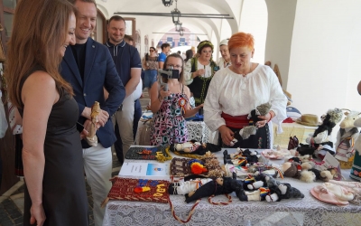 Cultura, gastronomia și meșteșugurile creează noi punți între județul Sibiu și patru raioane ale Republicii Moldova. Daniela Cîmpean: „Prin cultură, oamenii devin mai apropiați”