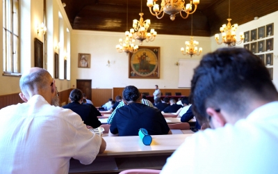 Facultatea de Teologie din Sibiu scoate la concurs 72 de locuri fără taxă la programele de licență. Absolvenții pot deveni preoți sau profesori de religie