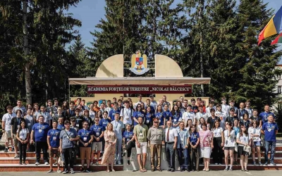 „Ne-am dorit să le oferim o experință completă de învățare”. Peste 70 de elevi și studenți din Sibiu, pasionați de tehnologie, au participat la programul gratuit IT Summer School