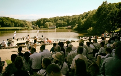 Amfiteatru de peste 4.000 de locuri și scenă care se poate muta pe lac. Muzeul Astra predă amplasamentul CNI pentru noua investiție