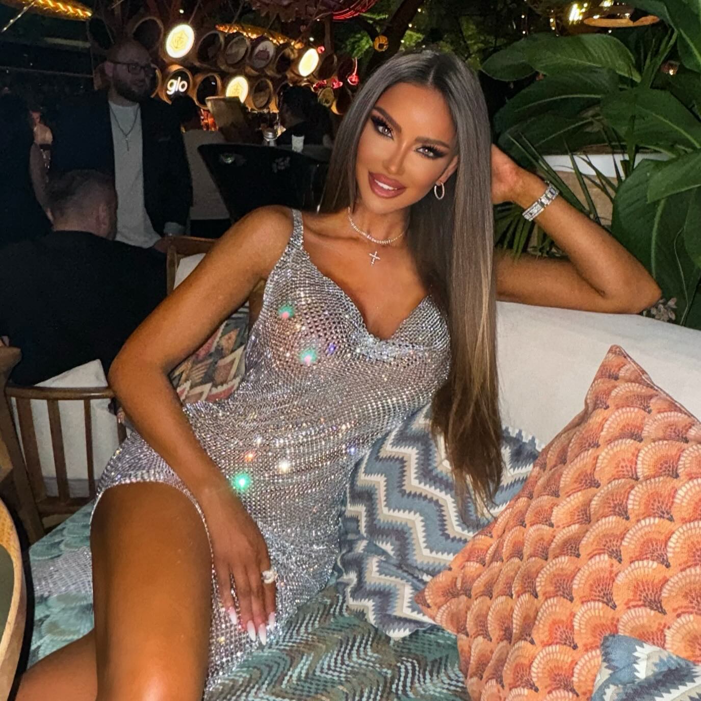 Bianca Drăguşanu, dusă de poliţişti la audieri într-un dosar de evaziune fiscală cu haine de lux