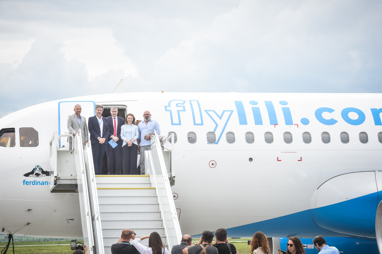 Fly Lili a suspendat vânzarea de bilete de la Sibiu și amână zborurile de la Brașov. „Ne cerem scuze”