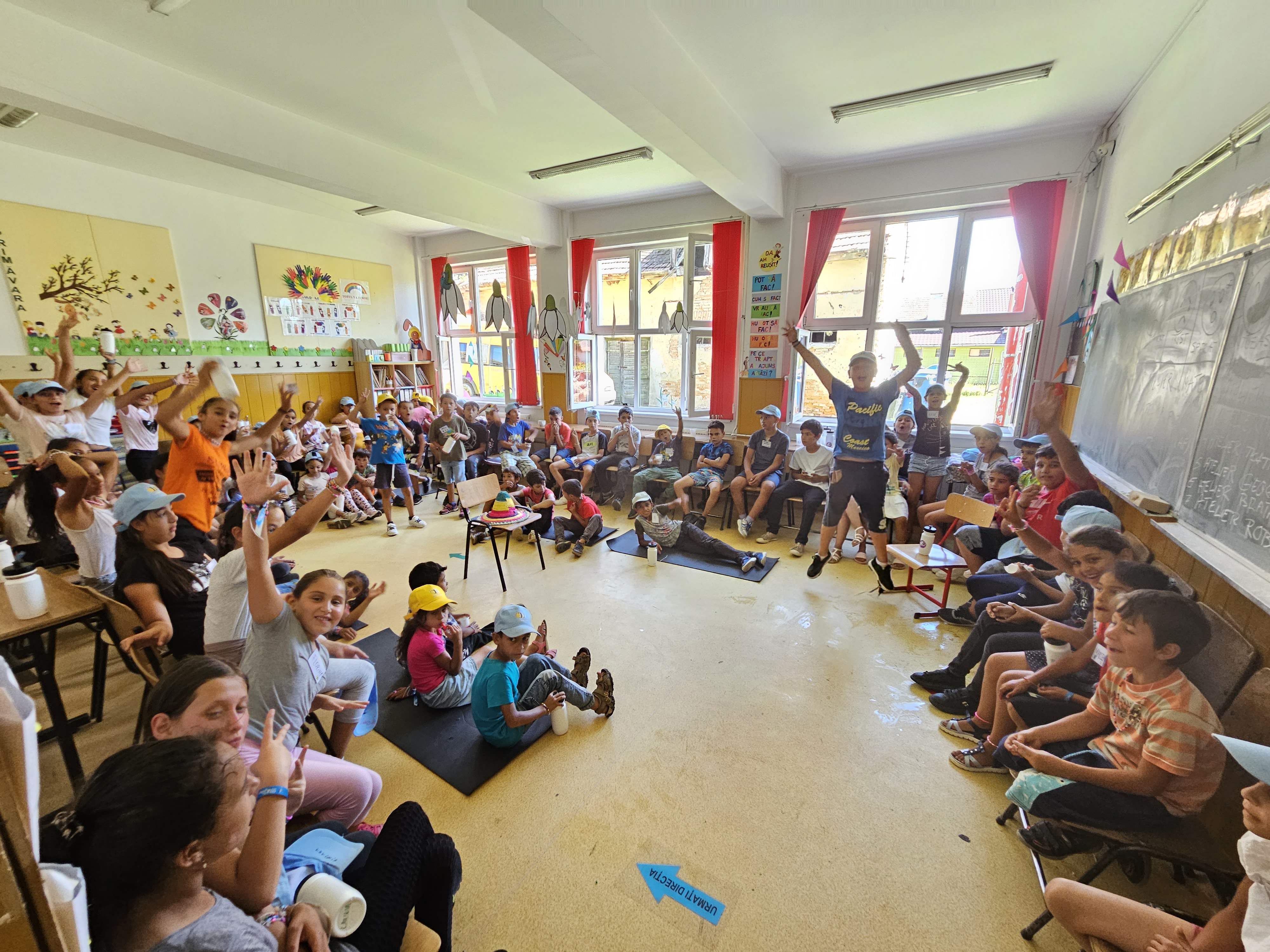 Tabere educaționale gratuite pentru copiii ucraineni și pentru cei din comunitatea romă, la Sibiu. „Aducem bucurie și speranță în viețile acestor copii”