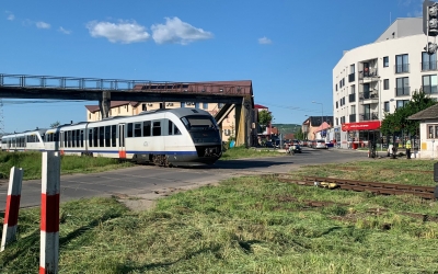 Femeia de 72 de ani, lovită de tren în Sibiu a murit