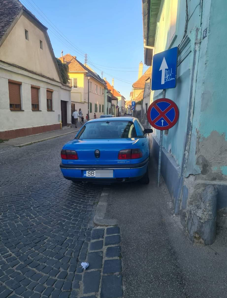 Parcarea pe trotuar – contravenția cea mai des constatată de Poliția Locală pe drumurile din Sibiu